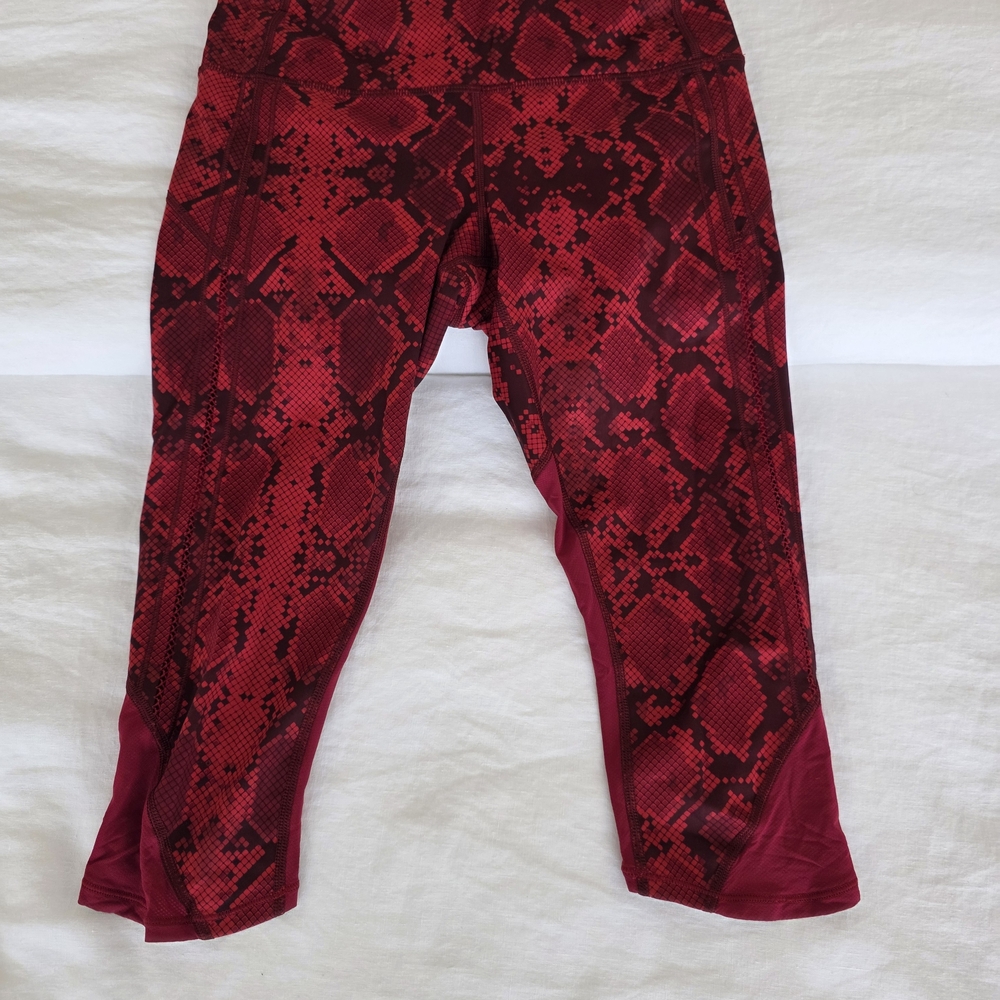 Lululemon Athletica Red, Black, and Green Leggings Set - Picture 11 of 15